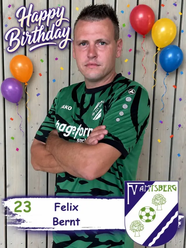 🎉 Happy Birthday, Felix! 🥳
Unsere Nummer 23 feiert heute seinen 39. Geburtstag und denkt gar nicht daran, die Schuhe an den Nagel zu hängen! 👟⚽

Du bist das echte Urgestein beim FV Amtsberg. Einer, der nie aufgibt und auf dem Platz immer alles reinhaut. Auch wenn die 90 Minuten körperlich mit jedem Jahr nicht gerade leichter werden und deine Muskeln in der Kabine schon leise nachfragen, ob du eigentlich weißt, welches Baujahr du hast … du hörst einfach nicht auf. Und genau das lieben wir an dir! 💪🔥

Jahrelang hast du uns als Kapitän aufs Feld geführt, Tore aufgelegt und selbst im Kasten untergebracht. Und seien wir ehrlich…Auch wenn du inzwischen die ein oder andere Wette gegen die jüngeren Hüpfer im Team verlierst, weil die doch ein paar Buden mehr machen 😉 dein Wert für diese Truppe ist unbezahlbar. Du stellst dich immer bedingungslos in den Dienst der Mannschaft.

Dein absolutes Markenzeichen: Jede Saison ein neues Paar Fußballschuhe! 
Die Marke? Du kennst nur einen Hersteller! 
Irgendwann muss der legendäre Torerfolg von vor 10 Jahren schließlich wieder durchbrechen! 😅 
Es ist ein absolutes Rätsel, warum Adidas dir noch keinen Sponsorenvertrag angeboten hat 🤷🏼‍♂️ deinen Beitrag zum Firmenumsatz kann man schließlich kaum noch beziffern. Pleite geht das Unternehmen wahrscheinlich erst an dem Tag, an dem du deine Karriere beendest. Aber keine Sorge, da haben die noch ganz viel Zeit! 😉

Lieber Felix, wir wünschen dir von Herzen vor allem eins: Beste Gesundheit!
Bleib genau so, wie du bist. Genau das braucht unsere Mannschaft…deinen Witz, deinen unbändigen Ehrgeiz und deine Art, jeden einzelnen mitzureißen, um gemeinsam viel zu erreichen.

Vielen Dank für deinen Einsatz – auf viele weitere Jahre auf und neben dem Platz! 🍻🎁
Happy Birthday ⚽️🍻🥳

#meineliebe #meinverein #nurderFVA