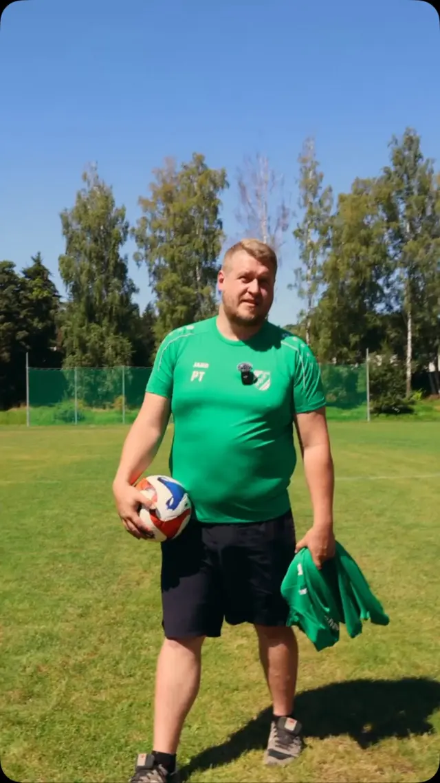 🔥 NOCH EINMAL SCHLAFEN! 🔥

Dann hat das Warten endlich ein Ende! Morgen um 15:00 Uhr rollt der Ball wieder – die neue Saison der 2. Kreisklasse beginnt! ⚽️💥

Und wir machen keinen Hehl daraus, wohin die Reise gehen soll: Wir wollen oben mitspielen!
Das Ziel ist ambitioniert, aber die Qualität dafür ist da. Jetzt liegt es an uns, das Woche für Woche auf den Platz zu bringen. 💪

Fünf Wochen Vorbereitung liegen hinter uns. Es wurde geschwitzt, gearbeitet und an den letzten Stellschrauben gedreht. Jetzt zählt’s!

Und mit unserem 12. Mann im Rücken sind wir bereit für die neue Saison! 💚🤍
Also Amtsberger: Sonntagskaffee etwas früher austrinken, Schal einpacken, Stimme ölen und ab nach Thum!

Auf geht’s Amtsberg!
Auf in die neue Saison!
Auf nach Thum! 🔥⚽️

#meineliebe #meinverein #nurderfva